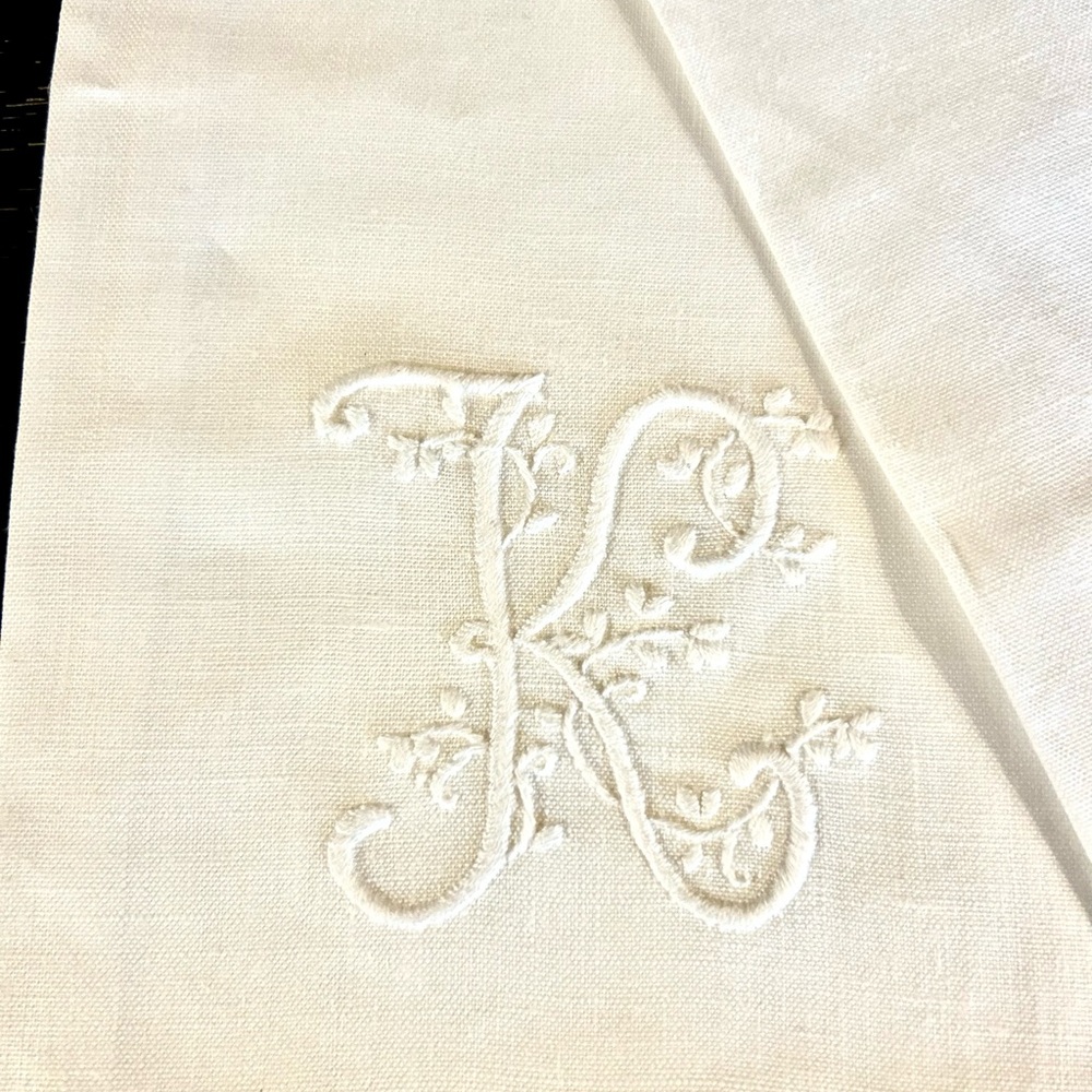 Sferra Linen Embroidered Hand Towels